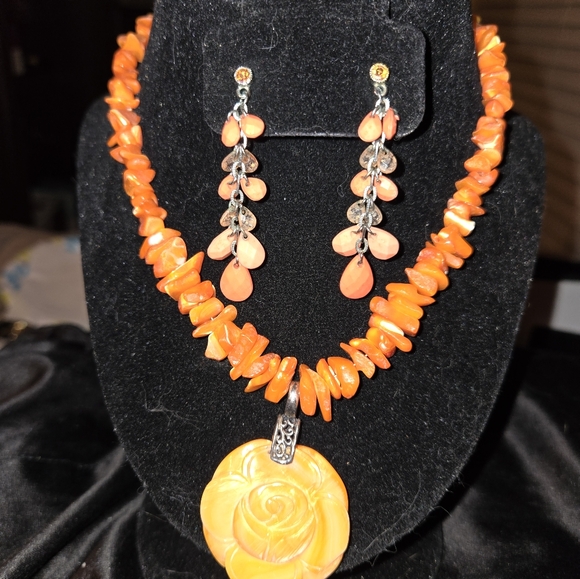 Vtg Orange Mother Of Pearl Carved Rose Pendent Necklace Stamped 925 w Earrings - Picture 1 of 9